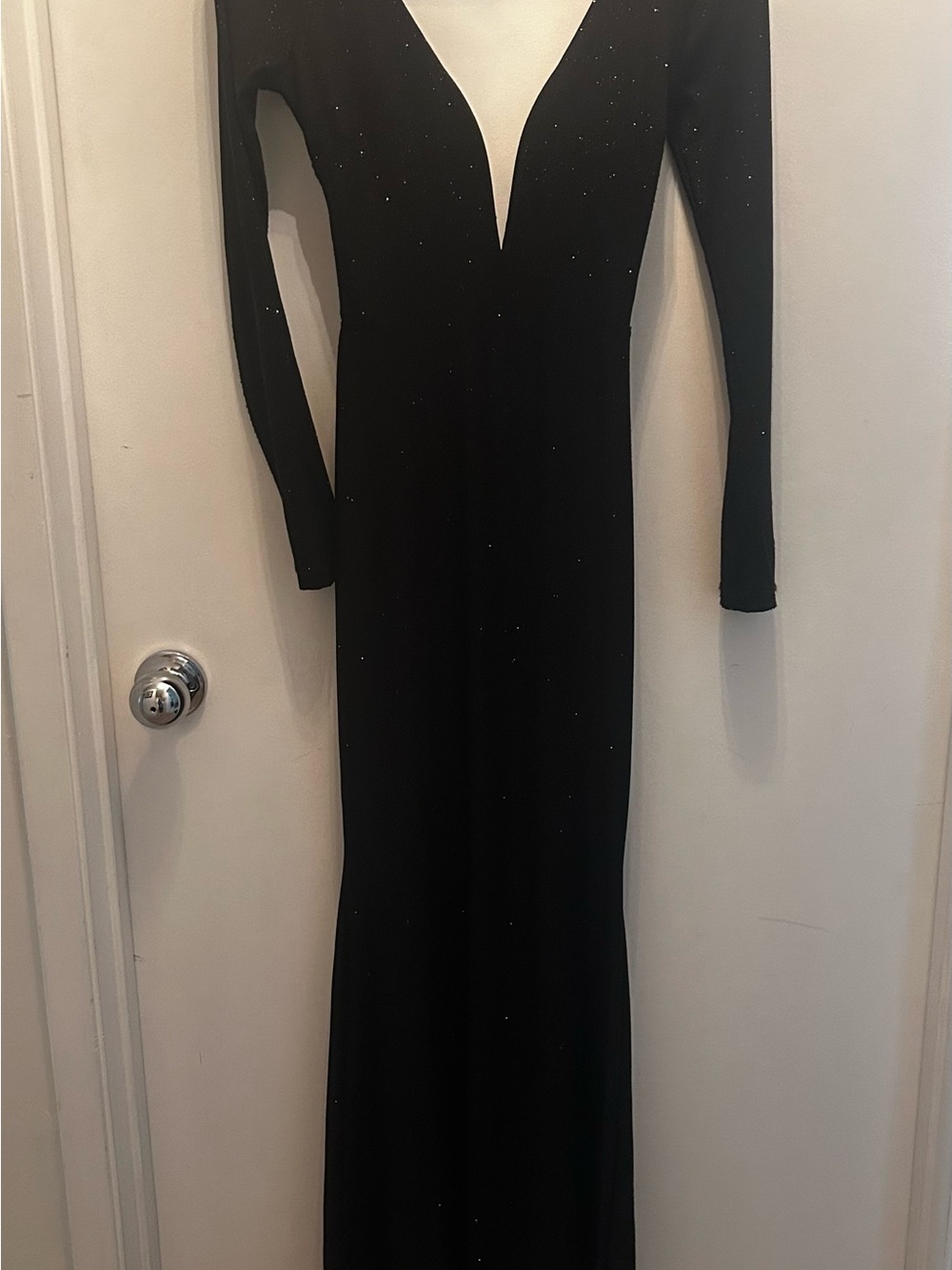 Lulu's Black Long-Sleeve Plunge V-Neck Evening Gown